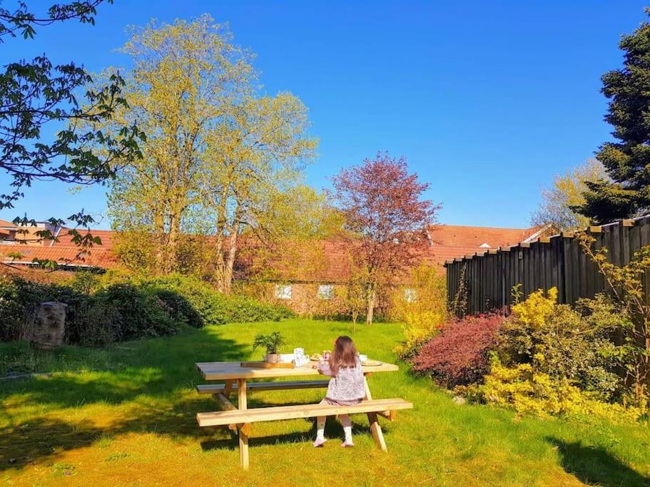 5 Minute Walk To Lego House - Private Studio With Garden Сasa de vacaciones